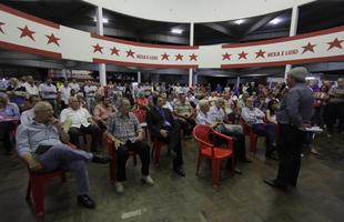 Durante a votao, alguns scios pediram o adiamento e ameaaram, inclusive, entrar com um pedido de anulao da assembleia