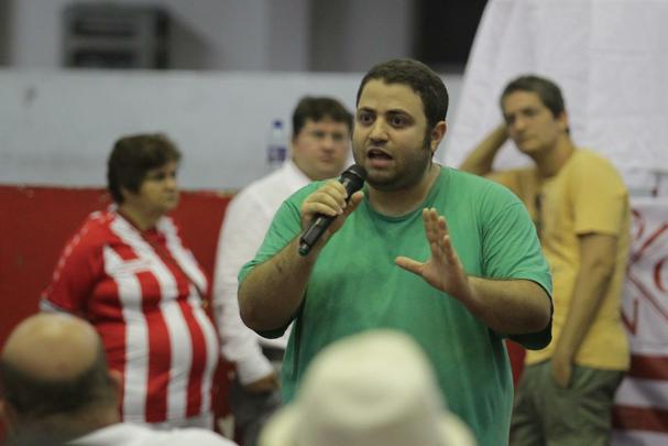 Durante a votação, alguns sócios pediram o adiamento e ameaçaram, inclusive, entrar com um pedido de anulação da assembleia