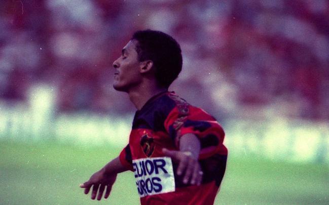Ao lado de Carlinhos Bala, o segundo maior artilheiro do Sport em uma edio do Brasileiro foi o dolo Leonardo. Na ltima grande campanha do Leo, em 2000, o baixinho atingiu a marca de 13 gols.