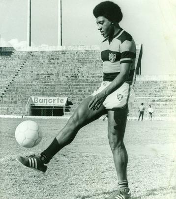 Outro que est  frente de Andr nessa lista  Mauro. Ele foi artilheiro do Sport no Brasileiro de 1978, com 12 gols.