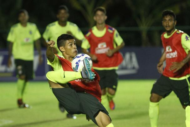 A Seleo Olmpica realizou a primeira movimentao em solo pernambucano visando o confronto com os Estados Unidos, na prxima quarta-feira, na Ilha