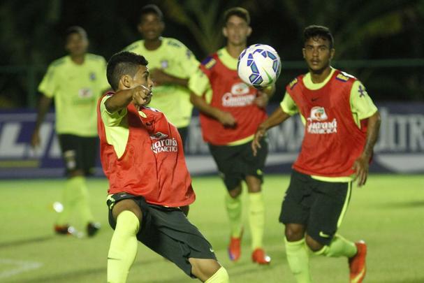 A Seleo Olmpica realizou a primeira movimentao em solo pernambucano visando o confronto com os Estados Unidos, na prxima quarta-feira, na Ilha