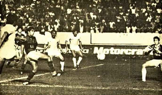 Náutico 2x1 Flamengo - 25/04/1984. Náutico x Flamengo se enfrentaram pela terceira fase do Campeonato Brasileiro. E o alvirrubro, diante de 29.078 espectadores, triunfaram. Edson Gaúcho e Gerson marcaram pelo Náutico, enquanto Bebeto diminui para o Flamengo.