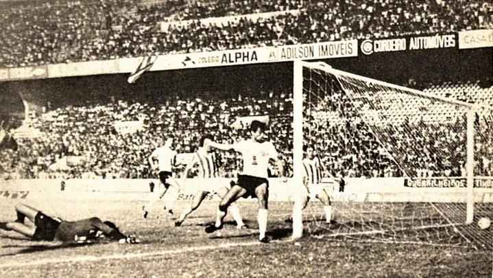 Náutico 5x1 Corinthians - 01/04/1984. Um jogo memorável na história alvirrubra no Campeonato Brasileiro. Em que pese a simbologia do dia - 1º de abril -, é mesmo verdade. O Timbu não tomou conhecimento do Corinthians, aplicando uma goleada inesquecível de 5 a 1. Hêider, Mirandinha (2), Newmar e Paulinho fizeram os 25.643 alvirrubros vibrar. Casagrande fez o de honra corintiano.