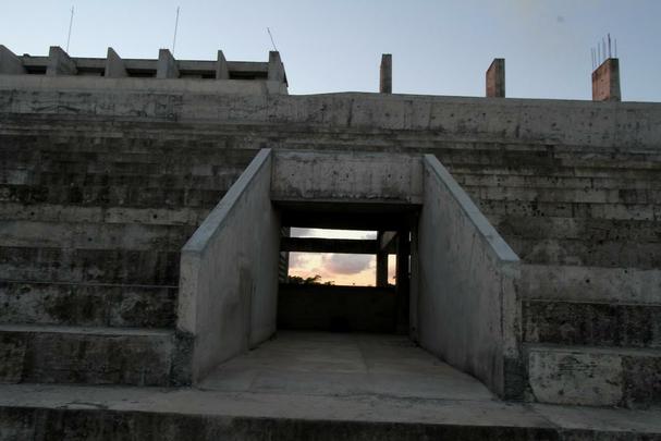 Cobertura da arquibancada central deveria ter comeado a ser instalada em setembro