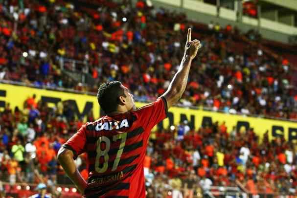 Lder tcnico - Diego Souza foi o artilheiro do time na temporada de 2015, com 17 gols. De quebra, praticamente no passou pelo departamento mdico ao longo do ano. Foi o terceiro que mais jogou: fez 57 jogos. No Brasileiro, tambm foi o lder em assistncias que resultou em gol (10 ao todo) e o vice-artilheiro do time - nove gols.