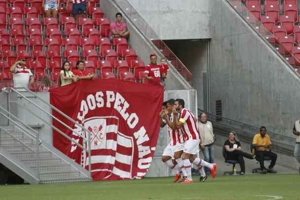 Nutico recebe o Bahia na Arena Pernambuco pelo Brasileiro da Srie B de 2015