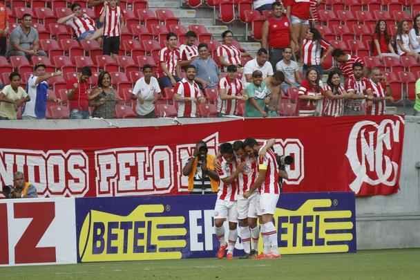 Nutico recebe o Bahia na Arena Pernambuco pelo Brasileiro da Srie B de 2015