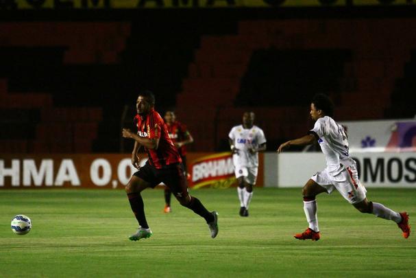Sport x Atlético Paranaense se enfrentam pelo Brasileiro da Série A de 2015 com portões fechados