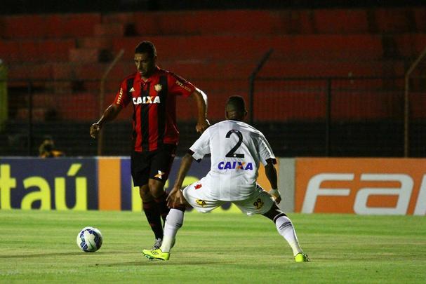 Sport x Atlético Paranaense se enfrentam pelo Brasileiro da Série A de 2015 com portões fechados