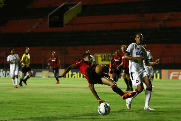 Sport x Atlético Paranaense se enfrentam pelo Brasileiro da Série A de 2015 com portões fechados
