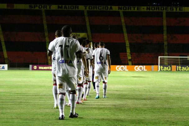 Sport x Atlético Paranaense se enfrentam pelo Brasileiro da Série A de 2015 com portões fechados