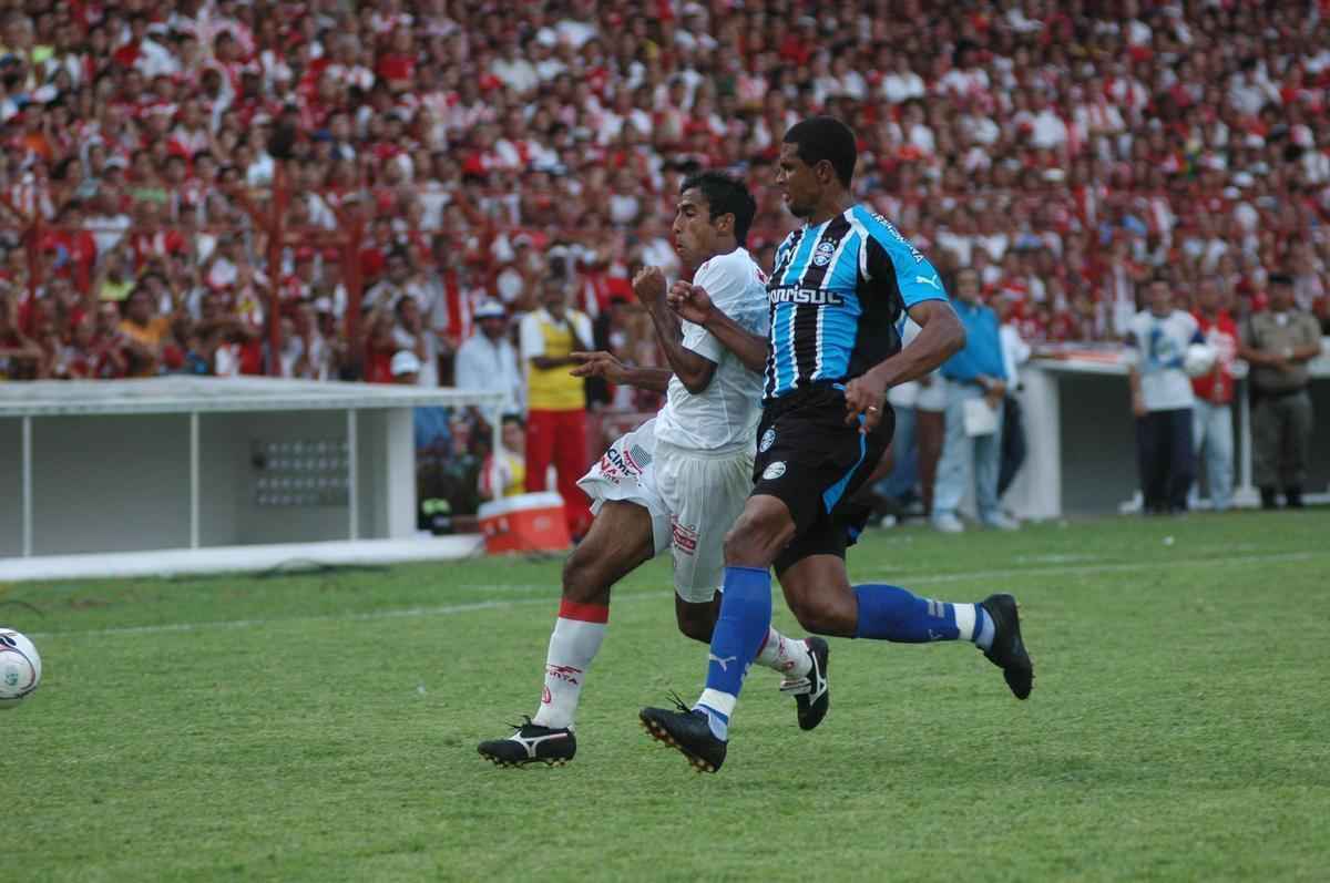 Pereira permaneceu no Grmio at 2008. Em 2013 foi contratado pelo Sport, obtendo o acesso  Srie A. Aos 36 anos estava no Juventude.

