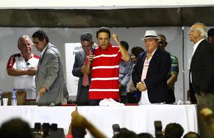 Na eleio mais acirrada da histria do clube alvirrubro, Marcos Freitas venceu por dez votos de diferena de Edno Melo