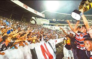 Ttulo da Copa Pernambuco com pblico ainda maior - Em 2009, o Santa Cruz voltou a ser campeo da Copa Pernambuco. Ainda carente de melhores momentos, a torcida foi em bom nmero ao Arruda. Com um pblico de 17 mil pessoas, a equipe ganhou a competio amadora diante do Central.