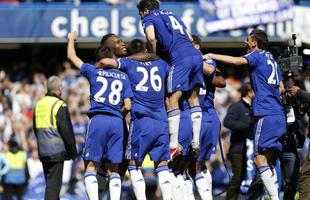 Na Inglaterra, o campe�o nacional foi o Chelsea. Sob comando do t�cnico Jos� Mourinho, a equipe ficou com a ta�a com tr�s rodadas de anteced�ncia.  