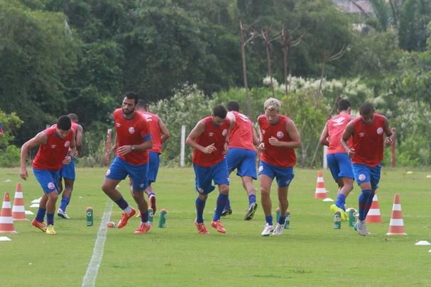 Elenco alvirrubro suou bastante a camisa com trabalhos que variaram entre o fsico e, surpreendendo, at mesmo o ttico com bola