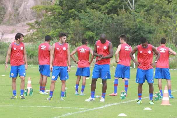 Elenco alvirrubro suou bastante a camisa com trabalhos que variaram entre o fsico e, surpreendendo, at mesmo o ttico com bola
