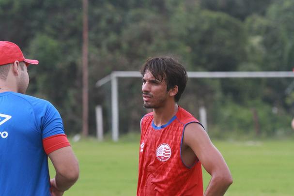 Elenco alvirrubro suou bastante a camisa com trabalhos que variaram entre o fsico e, surpreendendo, at mesmo o ttico com bola