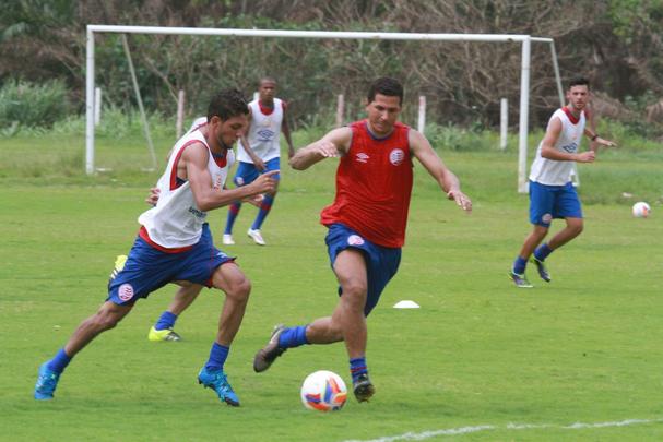 Elenco alvirrubro suou bastante a camisa com trabalhos que variaram entre o fsico e, surpreendendo, at mesmo o ttico com bola