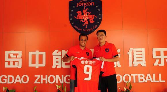 O primeiro clube de Bruno Meneghel na China foi o Qingdao Jonoon. Ele atuou na equipe em 2013 e 2014