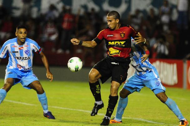 Jael (atacante) - atuou no Sport em 2012 e disputou 15 jogos, marcando cinco gols. Em 2015, ele defendeu o Chongqing Lifan