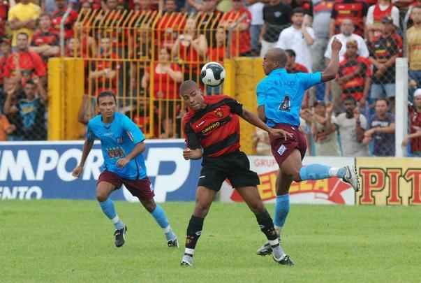 Guto (atacante) - atuou no Sport em 2009 e disputou 13 partidas, marcando um gol. Em 2015, foi companheiro de Jael no Chongqing Lifan