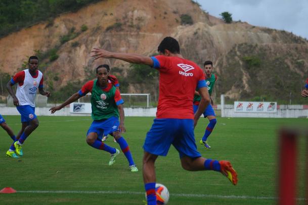 Atacante treinou normalmente, mas ainda no assinou contrato e nem foi apresentado de forma oficial
