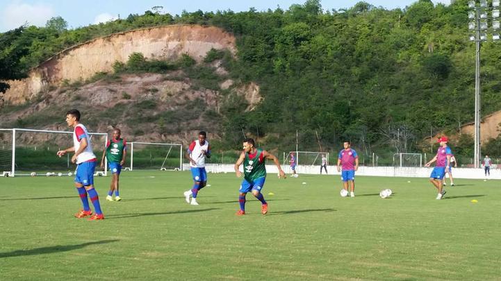 Lateral direito chegou ao clube nesta terça-feira e pode ser o titular do Náutico na temporada 2016