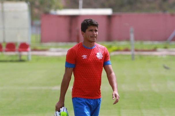 Fernando Pires (volante), que disputou o ltimo Campeonato Pernambucano pelo Serra Talhada