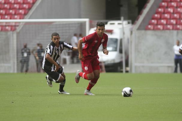 Renan Oliveira (meia), emprestado ao Nutico pelo Atltico-MG