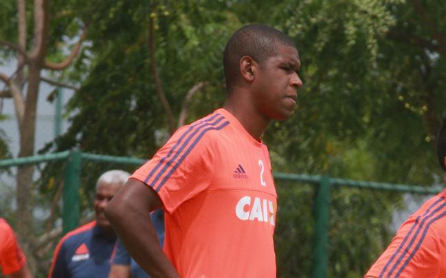 Reforo menos conhecido chegado ao Sport, Luiz Gustavo (zagueiro) veio do So Jos-SP por emprstimo e ficar no clube at o fim de 2016