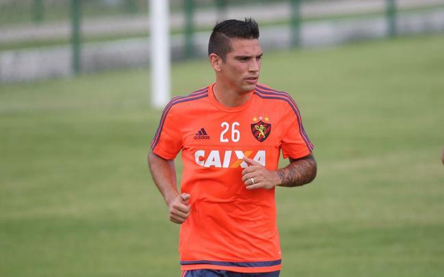 Mark Gonzlez (meia) assinou com o Leo por dois anos aps sair da Universidad Catlica-CHI, onde deixou para trs a rotina de leses