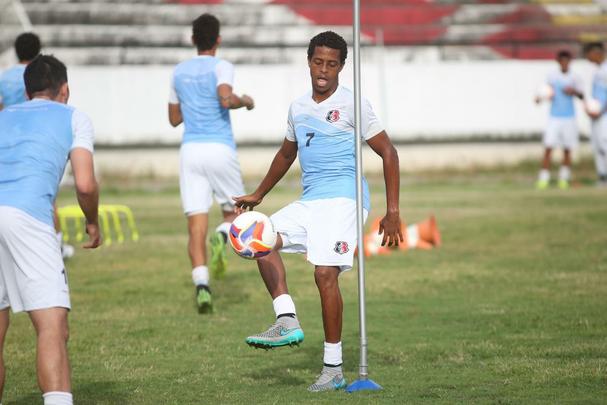 Keno (atacante) j passou pelo Arruda em 2014 e agora volta com o clube na Srie A. Seu contrato tambm vai at o fim de 2016