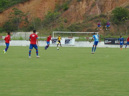 Treinador do N�utico mudou esquema para 4-1-4-1 e time apresentou evolu��o em teste no CT vencendo a Agap-PE por 5 a 2