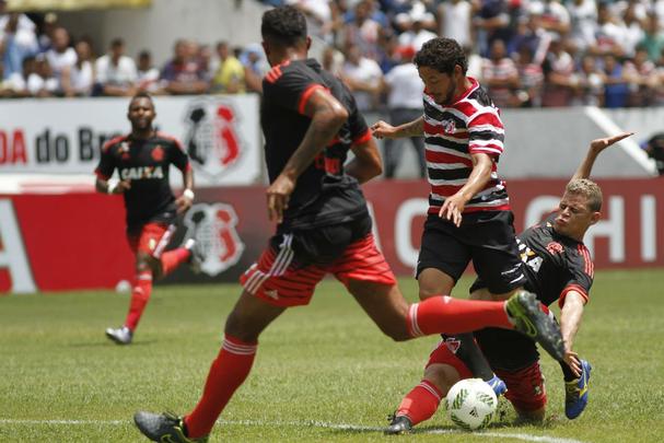 Sob sol forte, equipe do Santa Cruz bateu o Flamengo por 3 a 1 no primeiro grande teste da temporada 2016