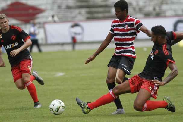 Sob sol forte, equipe do Santa Cruz bateu o Flamengo por 3 a 1 no primeiro grande teste da temporada 2016