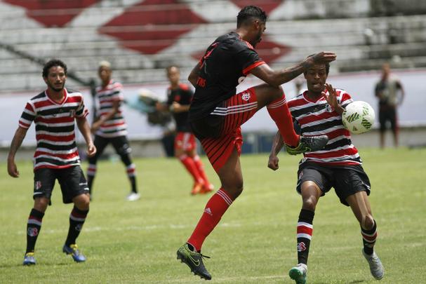 Sob sol forte, equipe do Santa Cruz bateu o Flamengo por 3 a 1 no primeiro grande teste da temporada 2016