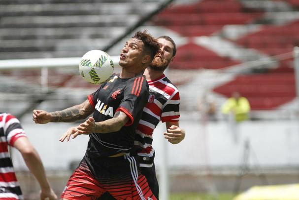 Sob sol forte, equipe do Santa Cruz bateu o Flamengo por 3 a 1 no primeiro grande teste da temporada 2016