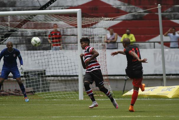 Sob sol forte, equipe do Santa Cruz bateu o Flamengo por 3 a 1 no primeiro grande teste da temporada 2016