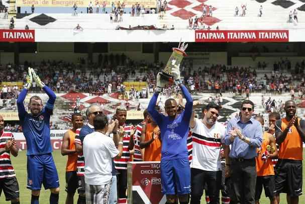 Sob sol forte, equipe do Santa Cruz bateu o Flamengo por 3 a 1 no primeiro grande teste da temporada 2016