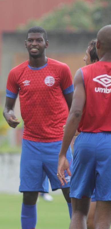 Natural do Rio de Janeiro, o zagueiro Rafael Ribeiro, 20 anos,  uma das apostas do Nutico para este ano. Com trs defensores mais experientes como Rafael Pereira, Ronaldo Alves e Fabiano Eller, o clube decidiu colocar o prata da casa entre os profissionais.