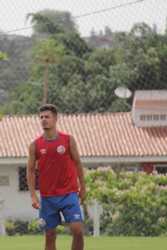 Natural de Porto Alegre, no Rio Grande do Sul, o meia Lukas Brambilla, 21 anos,  mais um jogador que estava na base do Nutico e foi promovido aos profissionais nesta temporada. 