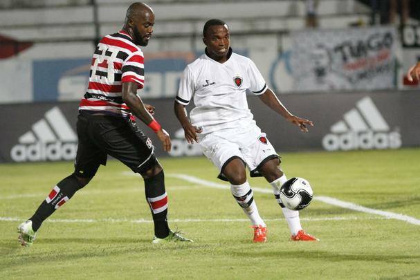 
Se o esquema que Martelotte usou na ltima Srie B e no amistoso frente ao Flamengo, no ltimo domingo, j era considerado bastante predisposto ao ataque, o utilizado diante do time paraibano foi ainda mais