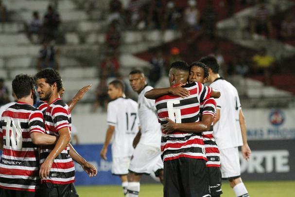 
Se o esquema que Martelotte usou na ltima Srie B e no amistoso frente ao Flamengo, no ltimo domingo, j era considerado bastante predisposto ao ataque, o utilizado diante do time paraibano foi ainda mais