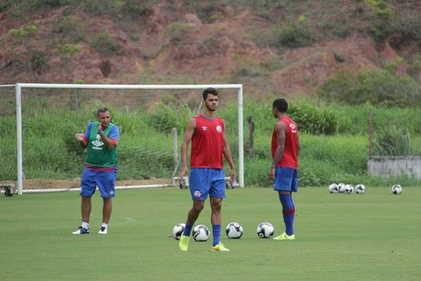 O meia Túlio é mais um jogador da base do Náutico. Natural do Recife e com 20 anos, ele foi integrado ao elenco profissional no começo da temporada.