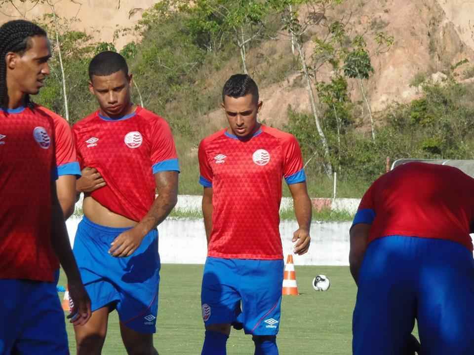 Aps passagem discreta no Coritiba, na temporada passada, Esquerdinha chegou ao Nutico para ser uma das referncias da equipe alvirrubra. O recifense de 26 anos retorna ao estado aps comear a carreira profissional no Santa Cruz, clube em que teve pouco espao.