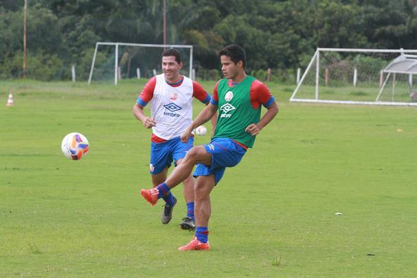 O atacante Daniel Morais, 29 anos,  outro que continua no Nutico aps quase ter levado o time para a Srie A do Brasileiro. Apesar de ter terminado a temporada como titular, o atelta no teve vaga garantida no time durante os trabalhos do comeo deste ano.