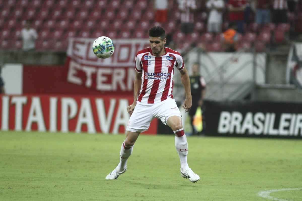 O volante Maylson, de 27 anos, teve no Grmio sua primeira grande chance como profissional. Defendeu o Sport na campanha do acesso  Srie A em 2011 e tambm tem passagens pela Seleo de base. Estava no Red Bull Brasil, onde jogou o Campeonato Paulista, antes de se transferir para o clube alvirrubro