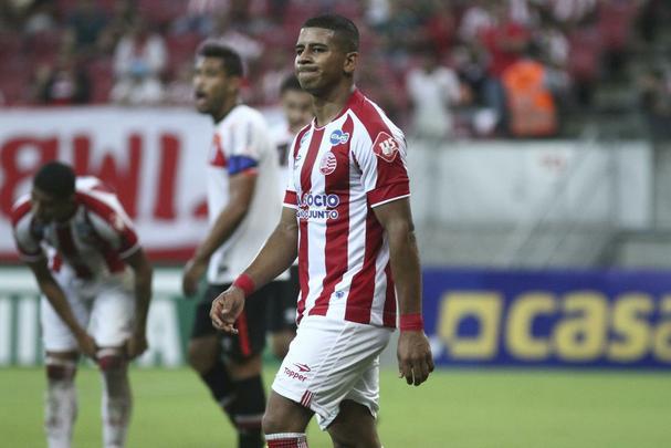 O atacante Taiberson, 22 anos, foi revelado no Internacional, onde chegou a disputar várias partidas na Série A. Porém, devido a um histórico de lesões, não se firmou. Também tem passagens pelas seleções de base. Seu último clube foi a Ponte Preta, cujo técnico era Gallo.